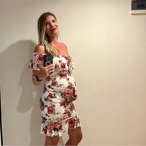 Size M maternity dress. Like new! Beautiful flower pattern.